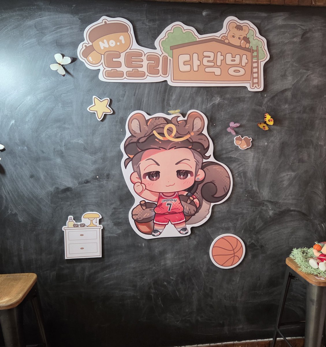 romene00's tweet photo. #넘버원_도토리다락방
#모여봐요_송태섭의_다락방에

친구따라 쭐래쭐래 따라갔다 온 태섭씨네 다락방🐿
작고 소중한 태섭씨의 도토리를 찾아주고 왔다🌰
너무 아기자기하고 주최분의 센스가 돋보이는 디피에 입꼬리가 내려올 겨를이 없었다
눕눕태섭씨 최고👍 https://t.co/69Cpt9poZA