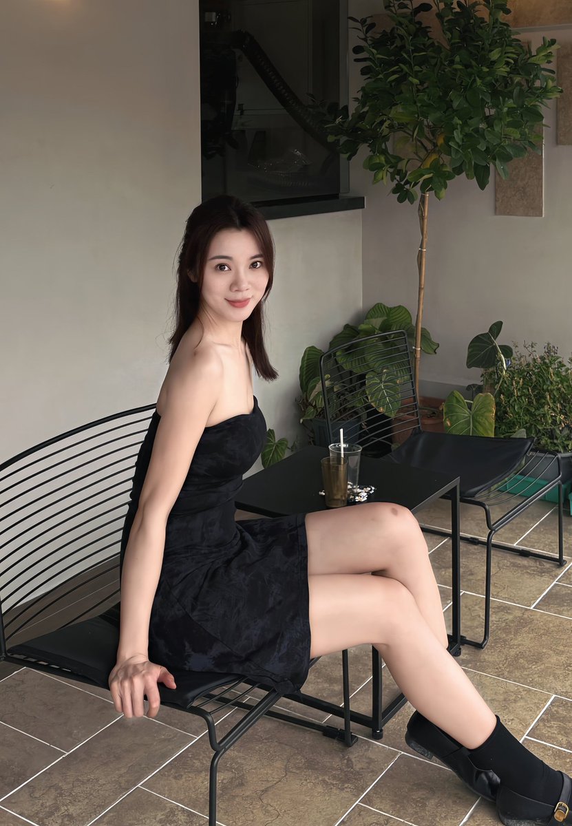 MaureenE74764's tweet photo. 單親媽媽 不太會裝可愛  
但很會聊天 很會照顧人  
突然有點好奇…  
你會喜歡成熟的姊姊嗎？ https://t.co/IPx0Jncw8S