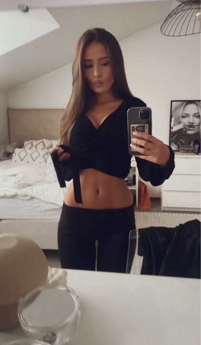 yslsaintbarbie's tweet photo. todays vibe https://t.co/RUqD5JDeA3