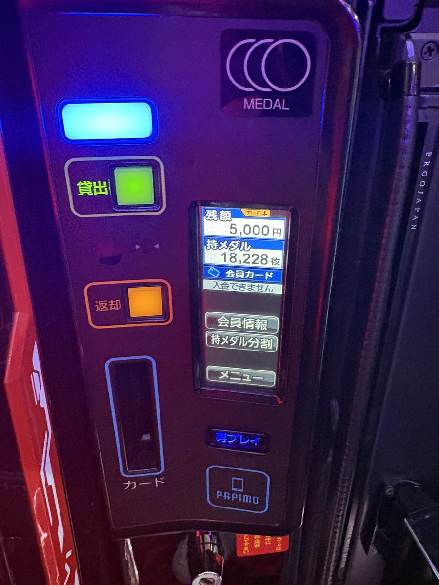 __140530's tweet photo. 西浦和ヴァルで初コンプ！
途中からですが2台合わせて持ち18000枚超え。

2台目20時50分から着席して2時間かからずに9000枚出たのはやばすぎた。流石に6でいいかな
応援していただいた皆さんありがとうございました！

っぱヴァル https://t.co/tEOk8NRBqs