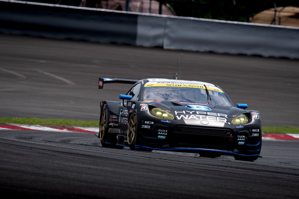 Kazuhisaaa1's tweet photo. 決勝は7位でした。
⁡
ブレーキ、タイヤ、セットアップ全ての面で出し切れたレースでした。
予選が残念だけど、新しい発見があり収穫は多かった！
⁡
これでランキングは2位に浮上⤴︎︎
ここからもっと厳しい戦いが予想されますが、このチームなら行けるはず👊🏻
⁡
 #supergt  #ブレーキリリース https://t.co/JBoI32aYEa