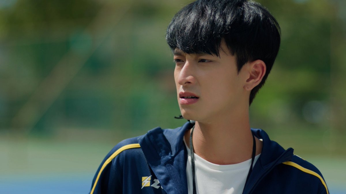 GMMTV's tweet photo. เห็นด้วยเหรอ อุตส่าห์เดินมาเงียบๆ 😂
#MatchPointSeriesEP2

 @ssingss @Chimonac https://t.co/FqUjuQbosC