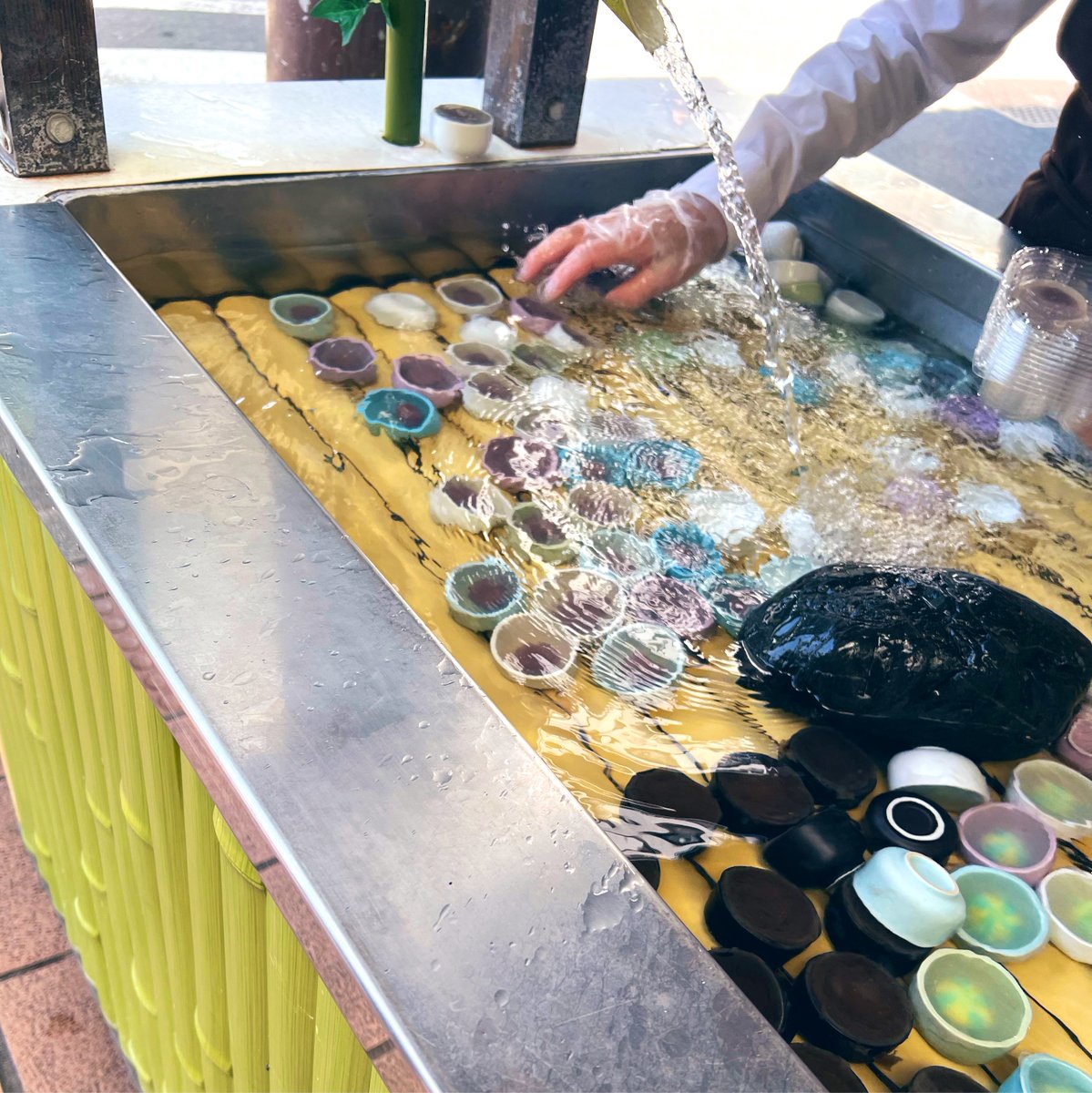 16hshs's tweet photo. ウルトラ楽しい食いだおれ小旅行しちゃ！！！お菓子食べるの楽しみ！！！！！！ https://t.co/O7bv4muttf