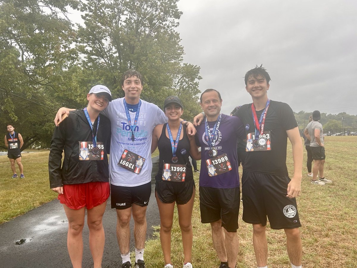 tomperriello's tweet photo. Had an absolute blast running the Random Row Brewing 5k this morning alongside the incredible Team Perriello interns. Nothing beats starting the day with this crew while supporting such an important cause for foster care.
#RunForACause #RunForCongress https://t.co/b6hQ4VvsO9