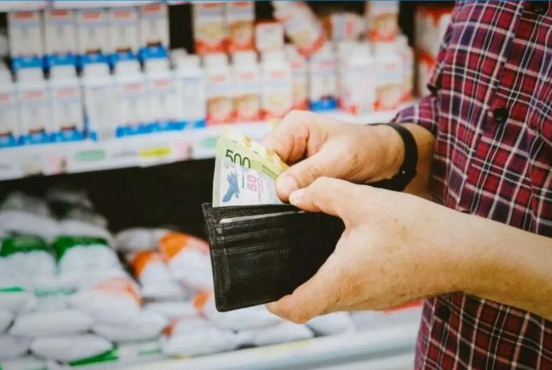 noticiasdel6's tweet photo. La inflación volvió a encender las alarmas: julio habría cortado la racha de desaceleración
#Inflación #IPC #INDEC #Economía #EconomíaArgentina #Precios #CostoDeVida
Sigue el link para la lectura completa 👇
https://t.co/9ip7I6bpop https://t.co/0V5sZUBm29