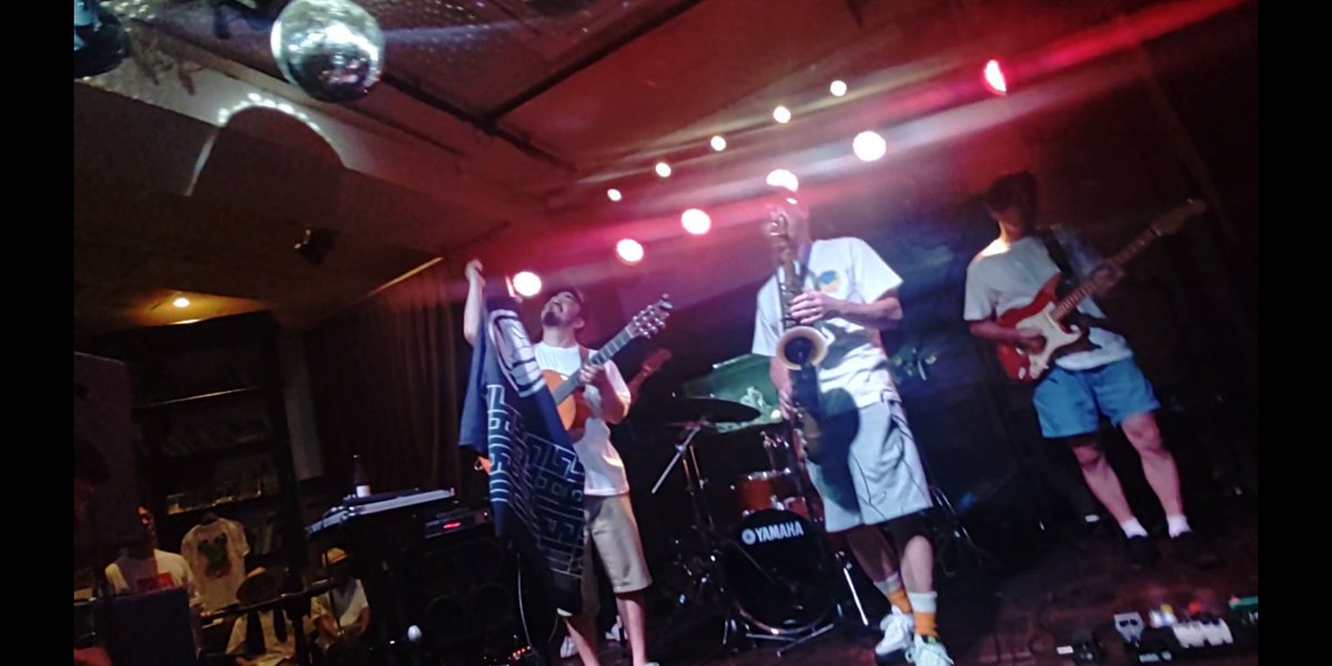 cosoado's tweet photo. 昨日はエスカペにてvideobrotherに生音バンド、そして久々のSAIRU！初見の竹ノ子みどりさんも素敵でしたー！
かっこよくて心地よい音楽に、おいしいごはんとお酒で、最高に楽しい夜でございました🎶 https://t.co/ydz9PybnvH