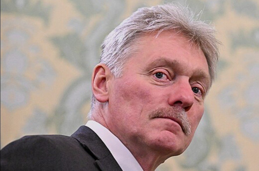 DakdaR22's tweet photo. russian Peskov:

"Zelensky should today make the decision for Ukrainian forces to leave the territory of Donbas." 
🧐
........... 
Tell Ukrainians to leave Ukraine?🤦‍♀️
What dimension do Russians live in?🧐
The Russians have no authority whatsoever to interfere in the affairs of a sovereign state.!!