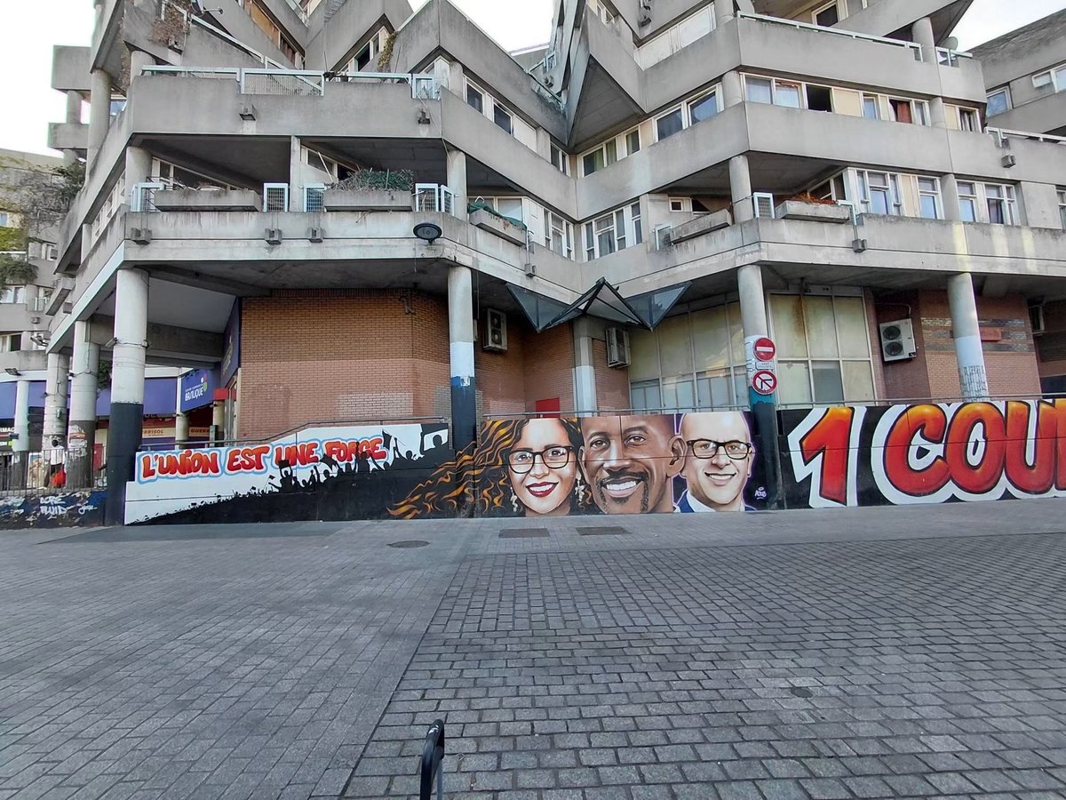LBleuBlancRouge's tweet photo. Le maire LFI Bally Bagayoko est tellement mégalomane qu’il fait des fresques et des graffitis de lui-même dans les rues de Saint-Denis. 

Le culte de la personnalité, c’est trop. 😭😅 https://t.co/8Bm0YxDSFS