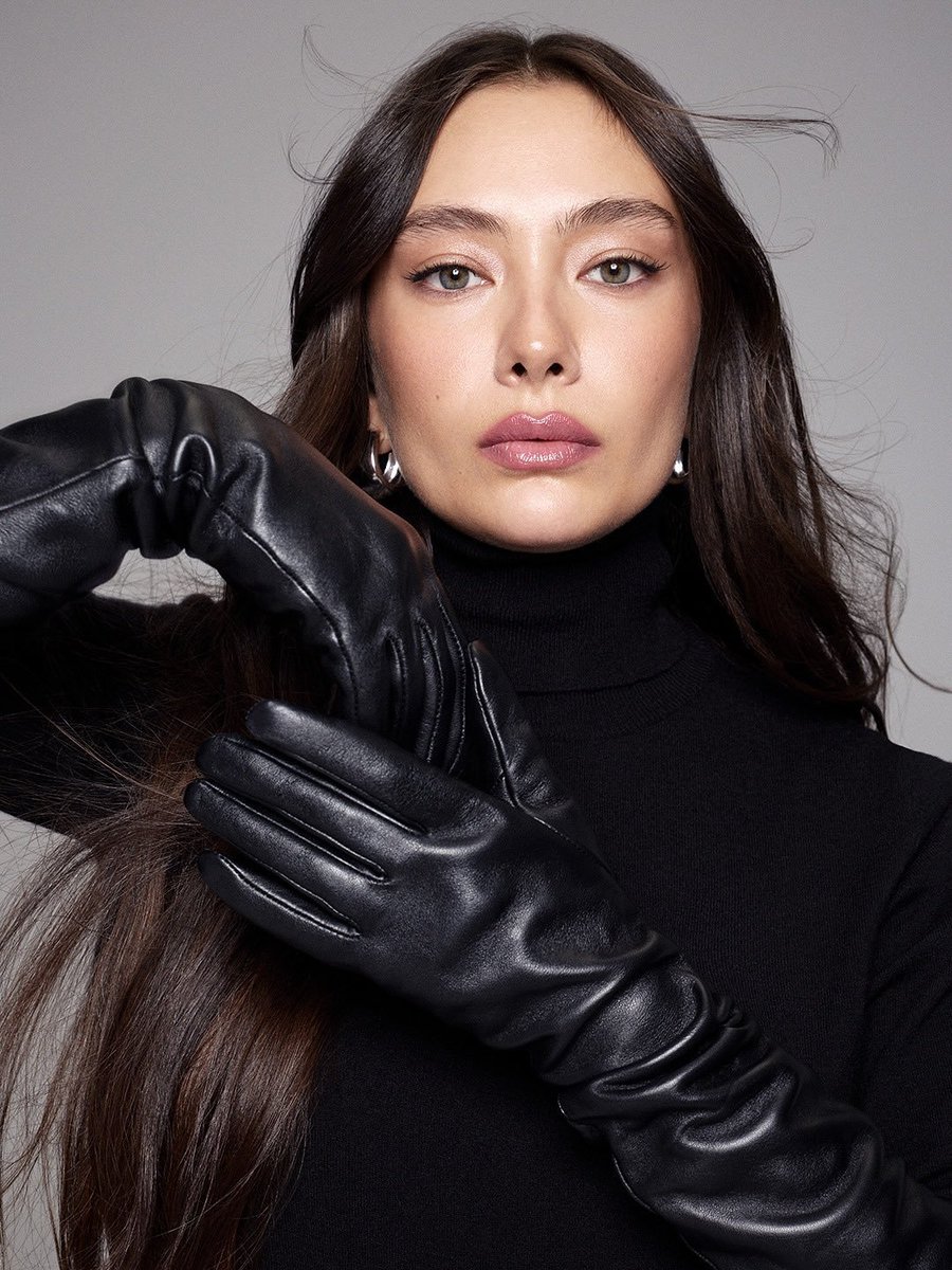 womanwithstyle's tweet photo. #Neslihanatagül  YOUNG WOMAN  OF ALOMST 34 YEARS OLD  IS THE GREATEST  ACTRESS OF ALL TIME  OF HER GENERATION. IN MY  YOUNG AGE OF 26 YEARS OLD I NEVER KNEW SUCH AN ACTRESS  THAT TRANSFORMS DRAMA  INTO MASTER PIECE OF ART. HER SCREAMS, CRYING THE INTENSITY OF HER EMOTIONS  BEST. https://t.co/p1QNRZWo03