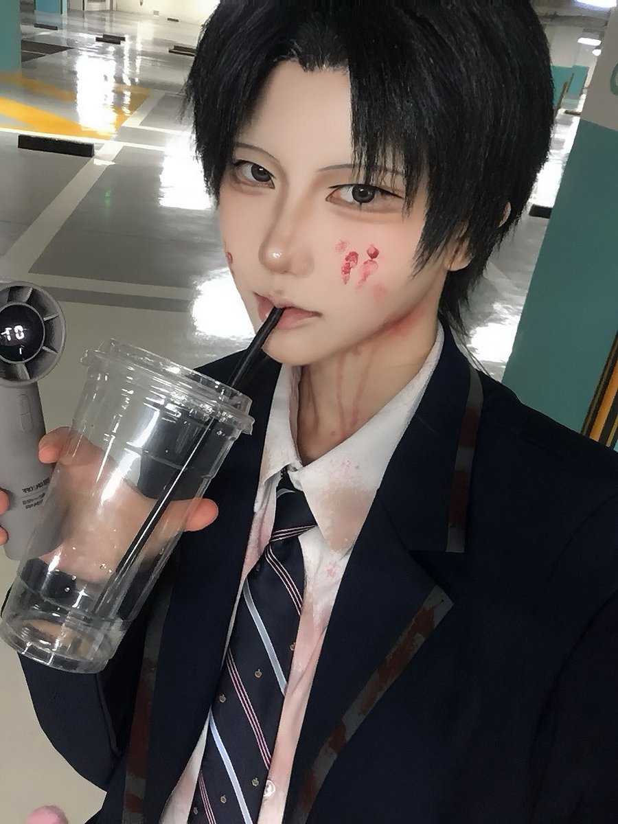 t0wa_cos's tweet photo. 괴담에 떨어져도 학교에 가야 하는구나 https://t.co/3ebfr1tKMK
