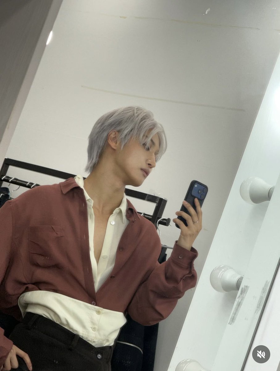 Hwas__moon's tweet photo. He looks like a Fae King and that is terrible for my mental health. 🫠🫠 https://t.co/aSymVOpRKP