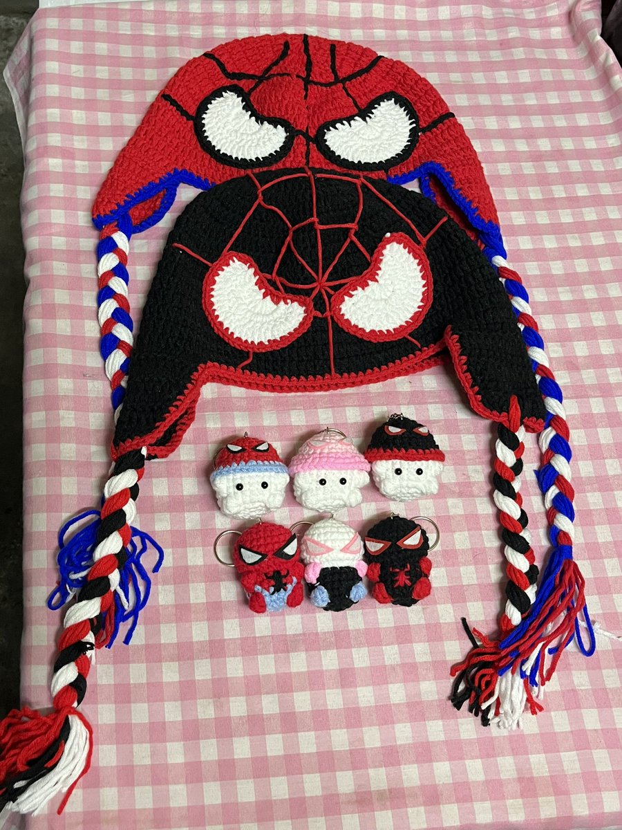 HeavenlyCreats's tweet photo. spiderman beanie &amp; keychain

❤️🕷️

🏷️ wts lfb crochet comms spiderman gwen miles brand new day #SpiderMan #SpiderManBrandNewDay https://t.co/uiJWDvju2l
