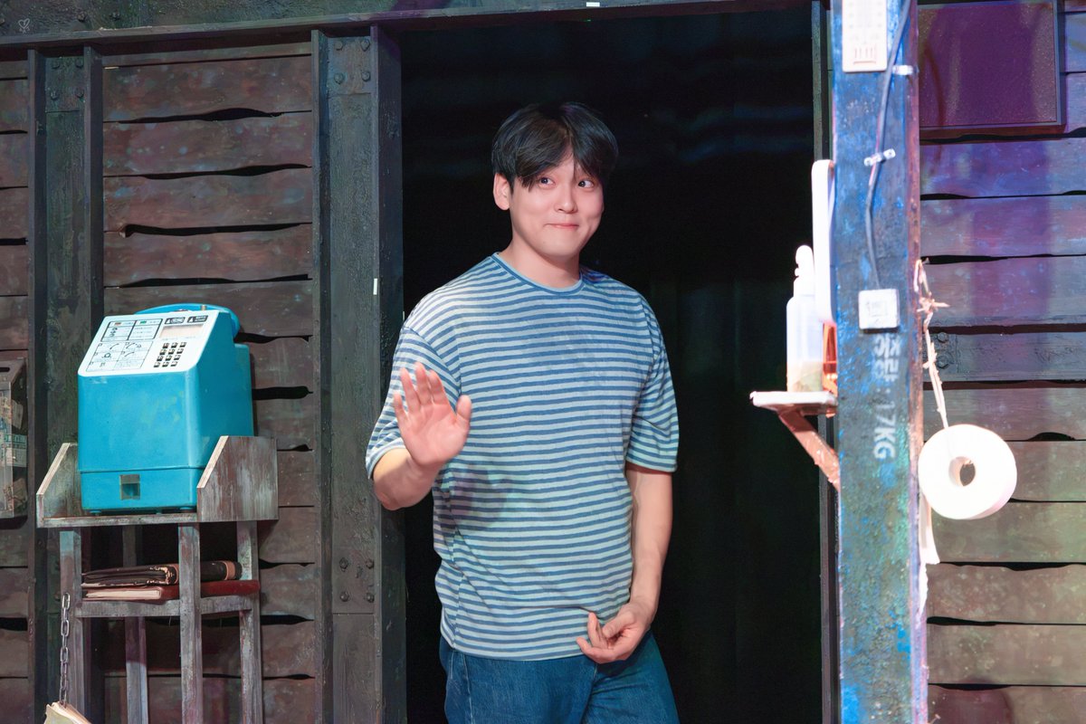 KRJ_Picture's tweet photo. 260729 일호터널 커튼콜

일호 役 #임진섭  

넌 함부로 버려질 만큼 가벼운 적 없었다. https://t.co/subIuYGp6X