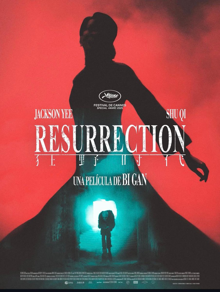rlllfilms's tweet photo. Que belleza. Que obra de arte. A la altura de las mejores películas de Apichatpong Weerasethakul. Lo que hace Bi Gan es descomunal. Una oda al tiempo, al cine y a lo que fuimos y seremos. Mucha tela de donde cortar. La fotografía más hermosa que he visto este año. https://t.co/HbrZXb6DpE