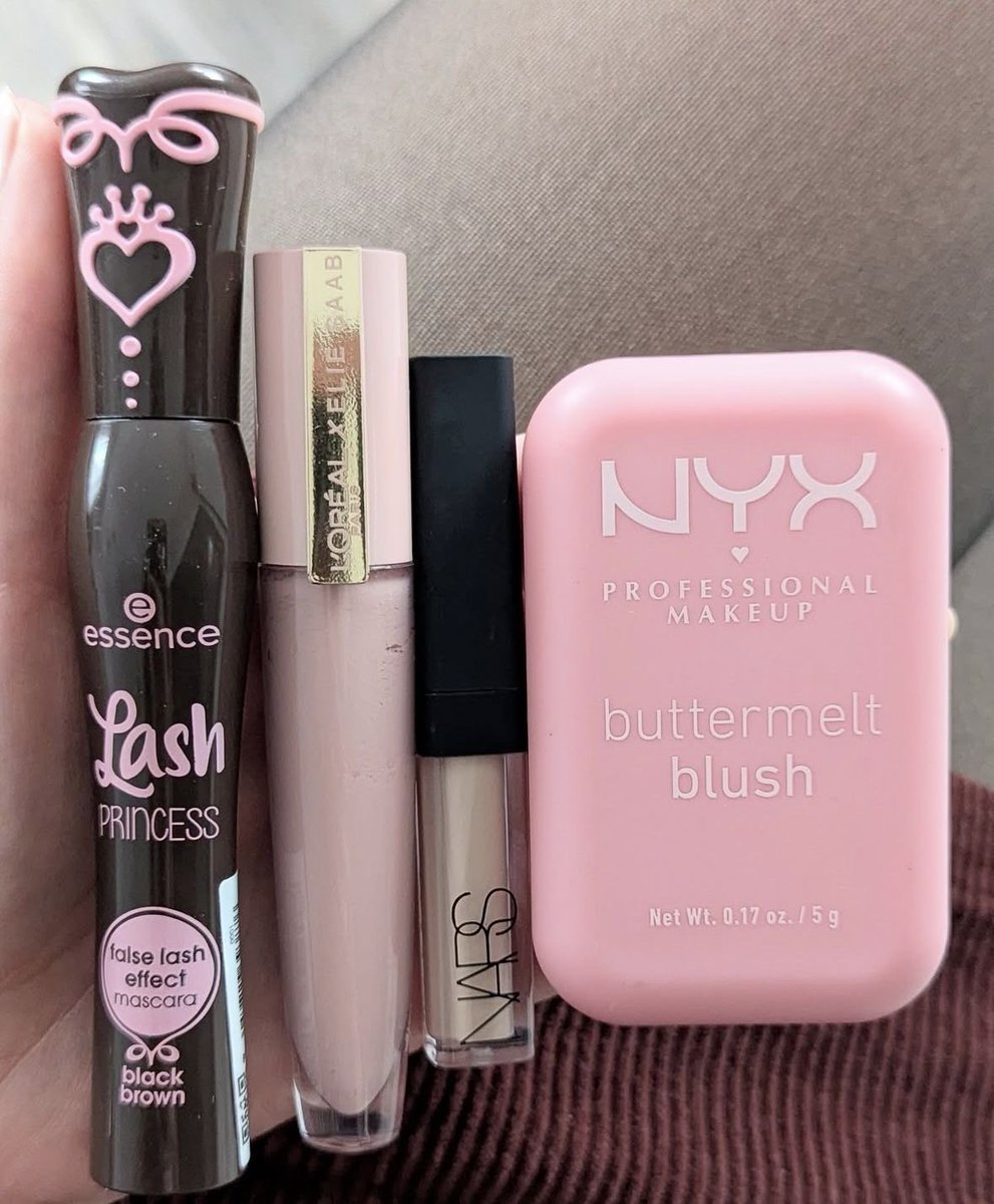 pinkglitterie's tweet photo. Pink <3 https://t.co/wj4MRFiFMP