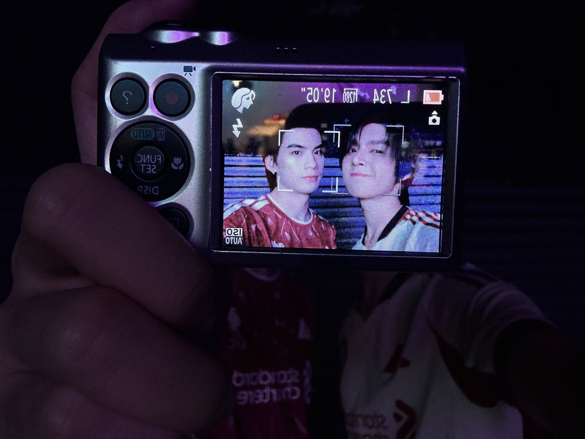 JAONORTHiom's tweet photo. ขอบคุณทุกคนที่ติดตามและยังติดตามอยู่ 200k แล้วนะ ดีใจมากๆไม่เคยคิดว่าจะเห็นตัวเองอยู่ตรงนี้เลย เอาจริงๆทุกวันนี้นอร์ทชอบที่ทุกคนคอยตัดคลิปคอยถามหาลงรู้ต่างๆเวลาเหนื่อยพอได้อ่านพอได้เห็นมันก็มีกำลังทุกครั้งเลยทุกคนอาจจะไม่ค่อยเห็นนอร์ทตอบหรือลงอะไรเยอะมากแต่อยากจะบอกว่านอร์ทดูเเท็กตลอดดูทุกวัน

อยากจะขอบคุณทุกคนมากๆขอบคุณนะคับขอบคุณที่ค่อยให้กำลังใจค่อยซัพพอร์ตเสมอมาทำให้นอร์ทมีแรงในการทำงานการใช้ชีวิตทุกๆอย่าง เเละนอร์ทก็จะพยายามมาลงรูปค่อยมาเล่นกับทุกคนให้มากขึ้น

และสุดท้ายขอบคุณอ๊อตโต้ขอบคุณพี่รณAR ที่ค่อยซัพพอร์ตดูแลนอร์ทเสมอมา

200K GLOWING JAONORTH
#พี่นอร์ทสองแสนแต่ไม่แสนใจนะเธอ