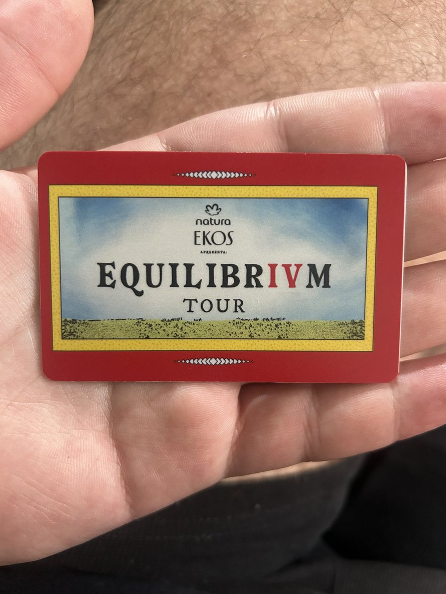 anittxluv's tweet photo. uma coisa que não vi ninguém postar: até o cartão pra comprar no bar no show era lindo. cada detalhe tava lindo demais 🥺 https://t.co/aUT0M8ZCij