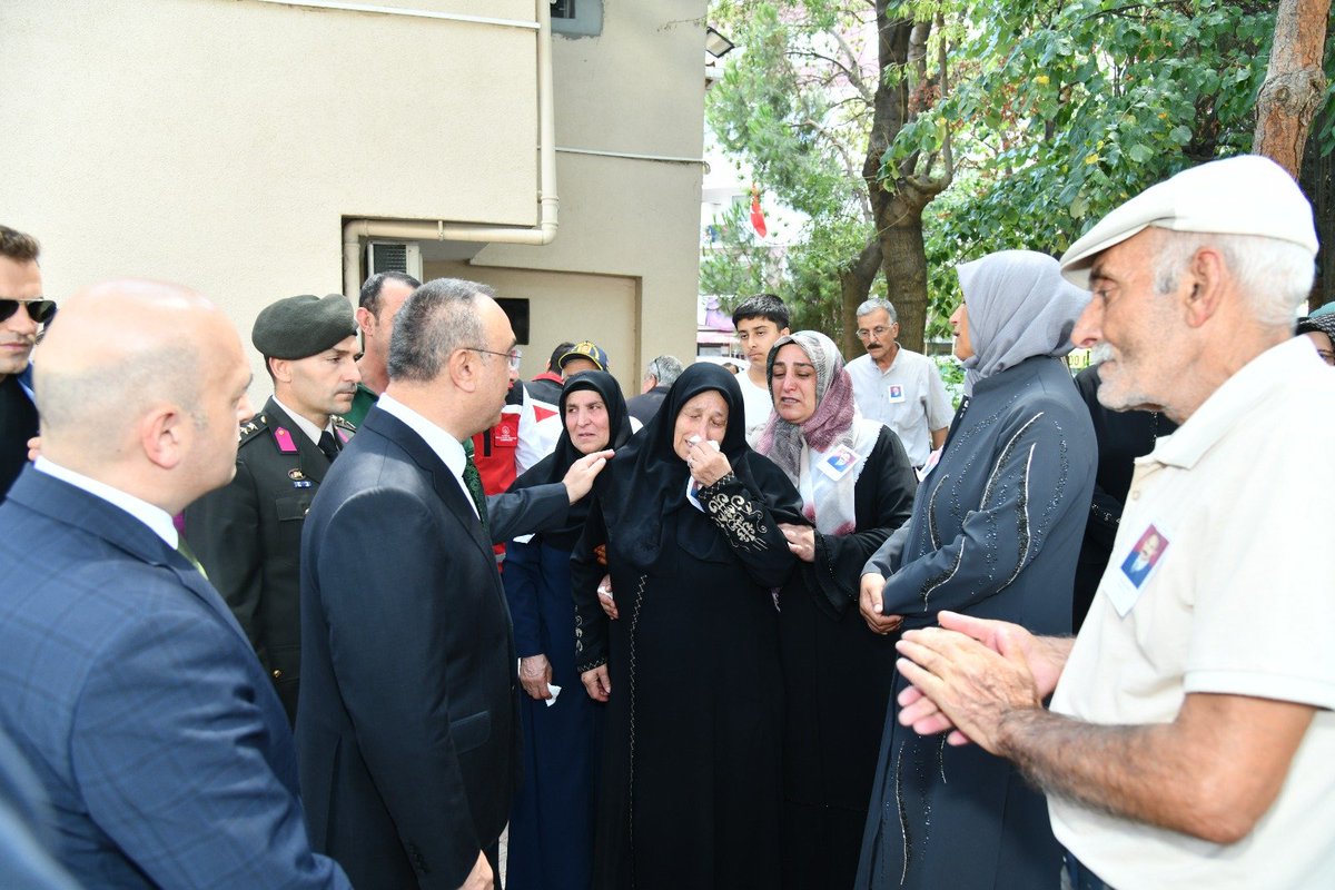 Tekirdag_aile's tweet photo. Kıbrıs Gazimiz İzzettin AĞIN, Süleymanpaşa ilçemizde düzenlenen cenaze töreniyle ebediyete uğurlandı.

Sayın Valimiz Recep SOYTÜRK ile İl Müdür Yardımcımızın katılım sağladığı cenaze töreninin ardından Merhum Gazimiz, dualarla son yolculuğuna uğurlandı.🇹🇷

https://t.co/0KjwiaApIJ https://t.co/0XsgBfueaJ