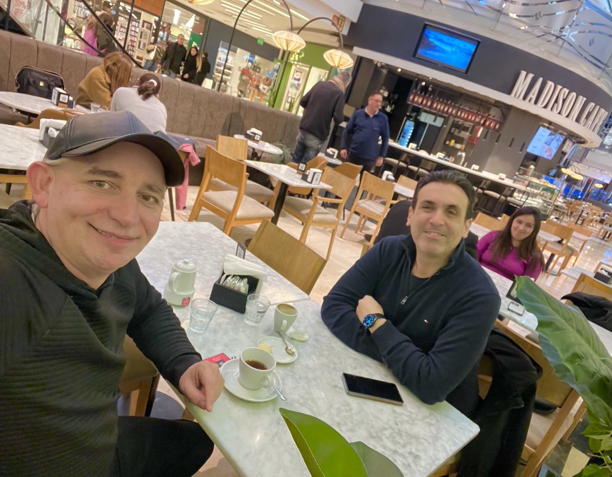 MAGOSINDIENTES's tweet photo. Cafeteando con Naim en #MadisonCafe #LosGallegosShopping #MarDelPlata https://t.co/nc6oMEnhTb