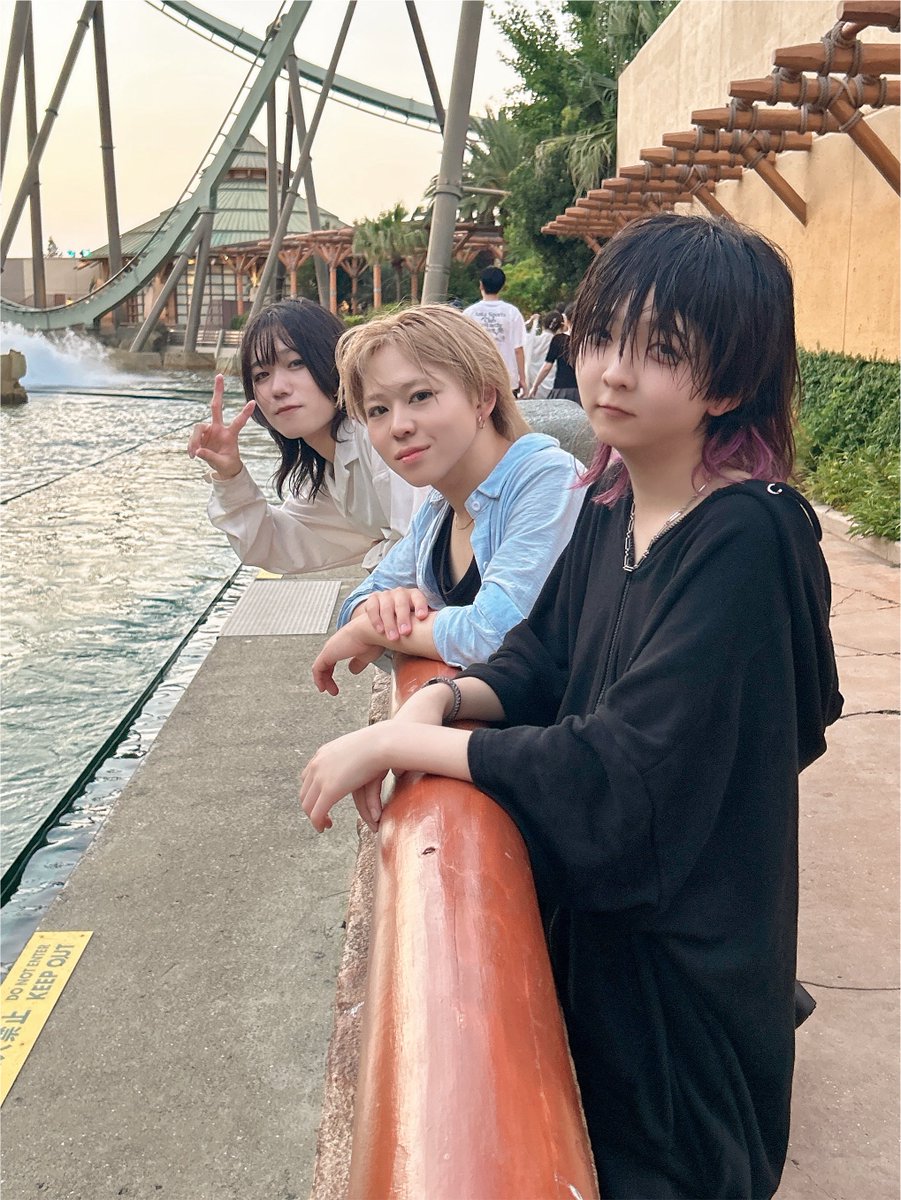 hare_LaviColle's tweet photo. ユニバでビシャビシャ三人衆 https://t.co/XnAWPAUj50