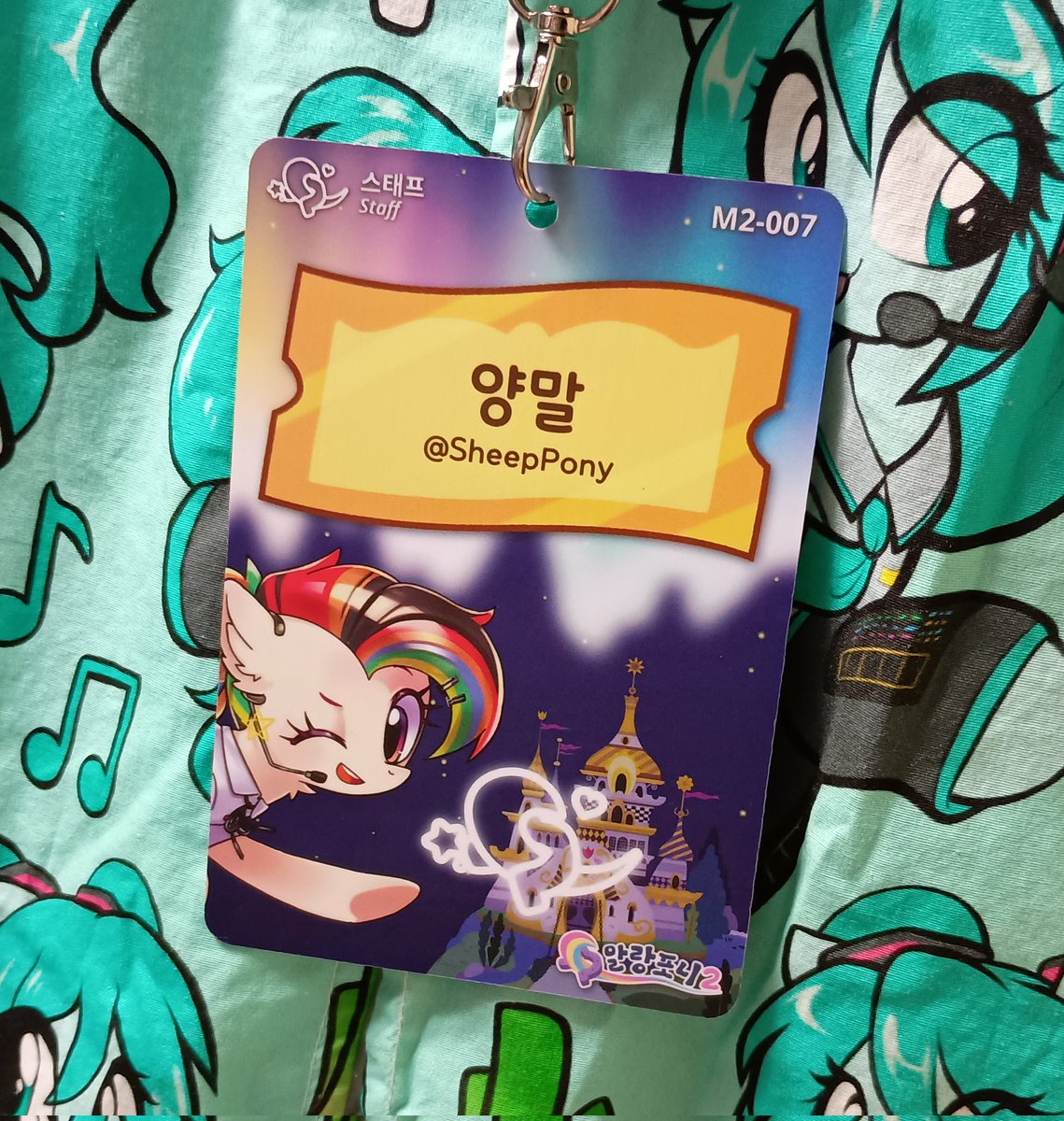 SheepPony's tweet photo. 어제 말랑포니 2 스태프로 참가했습니다!

웹사이트, 콘북, 인쇄물 디자인
포니 역사 총정리, 우리'말' 겨루기 2, 포니 노래 마스터, 포니 노래방 진행
포니 아케이드 기획 및 세팅
그리고 말랑더비트 VJ 맡았습니다. https://t.co/TZvtuHEvMY