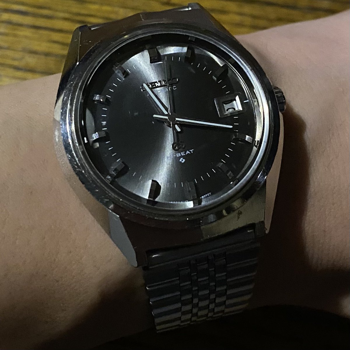 OgreCottonCandy's tweet photo. 本日の腕時計
SEIKO 61GS
61GSの中でも1972年の春に短期間製造された仕様です🦉コレも合うベルトが中々見つかりません(純正探しがほぼ不可能です)
#SEIKO
#61GS
#鬼わた時計 https://t.co/3QulBYGc9v