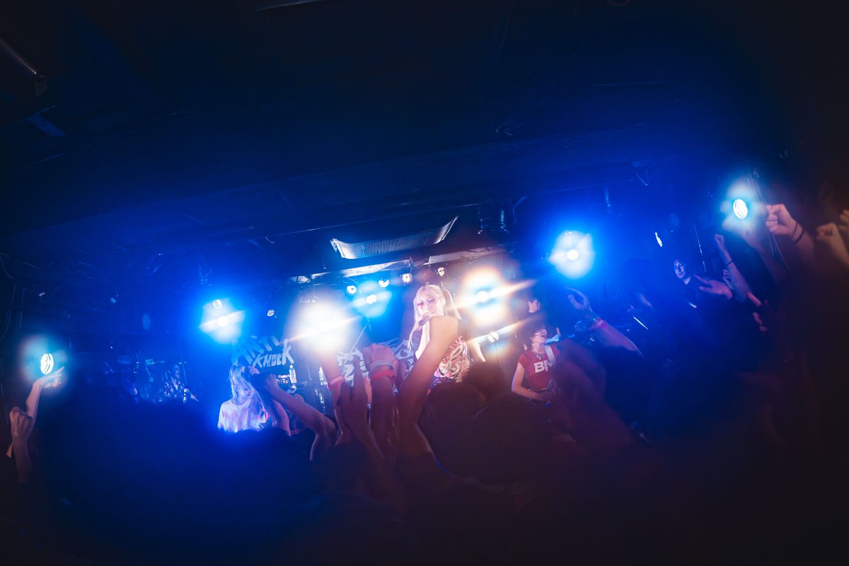 HA_NA_BIE_'s tweet photo. 【💥Thank You 📢】

🍨 Triple Scoop Tour 2026 🍧
📍 8/2(日) 東京 新宿ANTIKNOCK

1日で！？東名阪ワンマンツアー
本日3公演目、最後のライブ🎸🔥

ライブに来てくださった皆様、
SNSで1日追いかけてくださった皆様、
本当にありがとうございました😭💖

9月から始まる主催ライブ「JAPAN 2MAN TOUR」でもまた遊びましょう✨

🥁Support Drummer @Ruka_drums0 
📸Photo by @chanmei_camera 

#花冷え
#hanabie
#TripleScoopTour
#1day東名阪ツアー