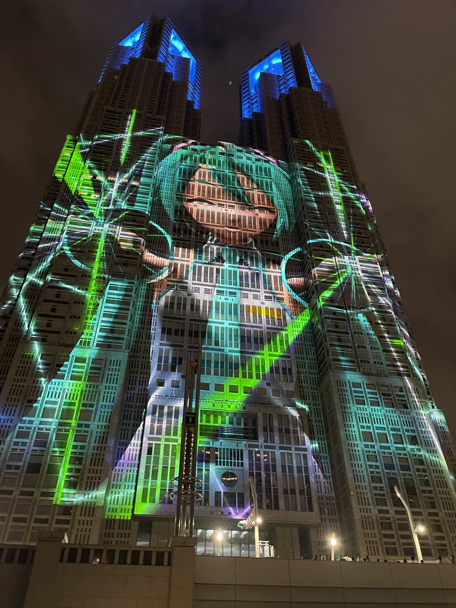 Kazuhiro800's tweet photo. 初音ミクを酔っ払って靴脱いで人工芝に寝っ転がって無料で見れる！都民の血税で！埼玉県民は急いで見ろ！ https://t.co/tSx8vUmGap