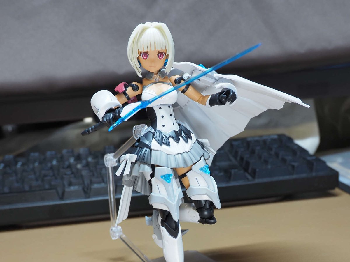 pdcsw1911's tweet photo. ヴァルキュリアコスチュームできた。最初、オプションボディパーツS03を使ってビキニアーマーぽくしようとしたんだけど、首回りが寂しいなーと思い、アルファシスターズファンタズム2で組んでみた。
#30MS https://t.co/MAz0oisX0o