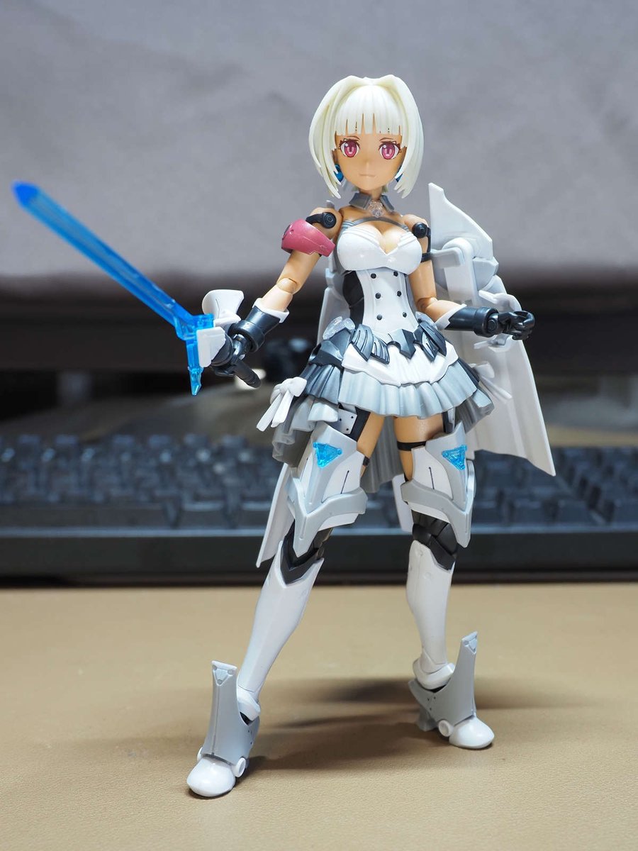 pdcsw1911's tweet photo. ヴァルキュリアコスチュームできた。最初、オプションボディパーツS03を使ってビキニアーマーぽくしようとしたんだけど、首回りが寂しいなーと思い、アルファシスターズファンタズム2で組んでみた。
#30MS https://t.co/MAz0oisX0o