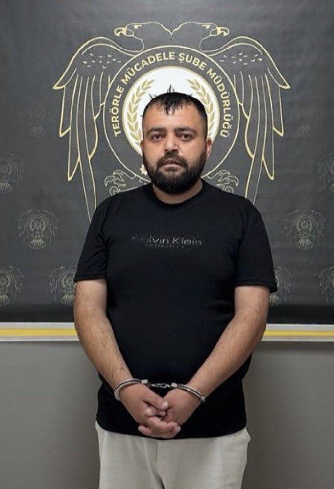 mucazat_'s tweet photo. Cumhurbaşkanı Erdoğan’a suikast girişimininde bulunan Burkay Karatepe isimli teröriste kendisine ait simkart veren ve saklanmasına yardımcı olan Özcan Atlı, Zafer Parti sempatizanı Afyonkarahisar’da yaşayan bir kemalist birisi çıktı.

Çok şaşırdım aq :) https://t.co/DTFszQcj23