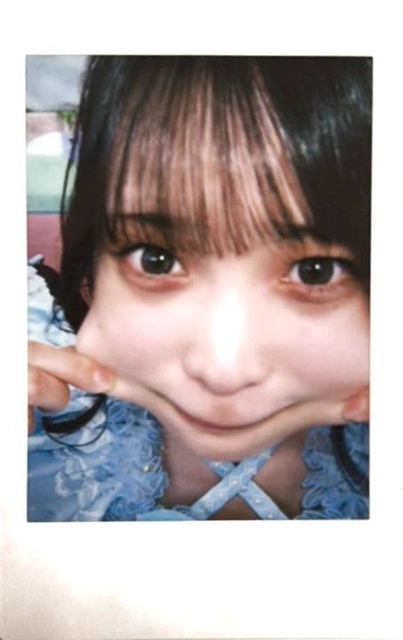 hrk_YN9's tweet photo. 8/1 アリオ柏 リリイベ ④
最後のチェキはこれ！
チェキスタさんに寄りでと注文し、高梨にはめちゃめちゃビッグデカデカでか梨とオーダーしたことによる最強のチェキ💞この破壊力💘
ゆなはほんとうにかわいいね、大好きだよ🩵
 #高梨ゆな  #ゆなしかかたなし  #もあすた https://t.co/3dXQs7lsNt