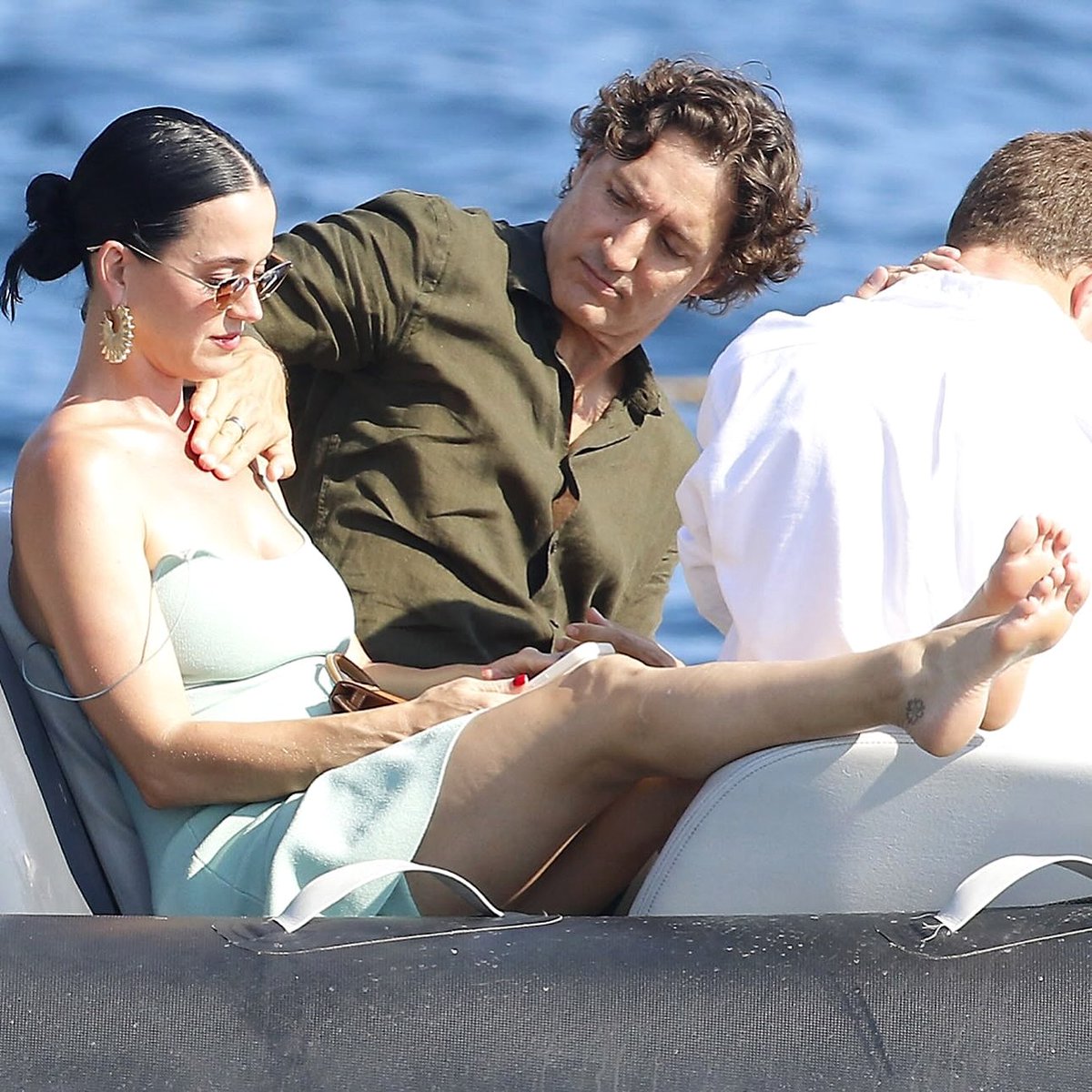 CelevoraHQ's tweet photo. Former Canadian PM Justin Trudeau applying sunscreen to Katy Perry on a yacht in France https://t.co/3MhrSBjgQm