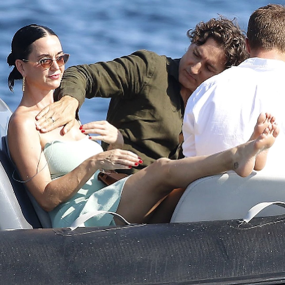 CelevoraHQ's tweet photo. Former Canadian PM Justin Trudeau applying sunscreen to Katy Perry on a yacht in France https://t.co/3MhrSBjgQm