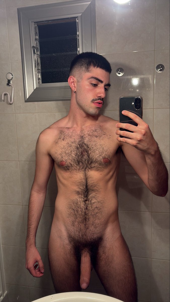 TIERNO0O's tweet photo. hUngover https://t.co/jCNdzA6mYS