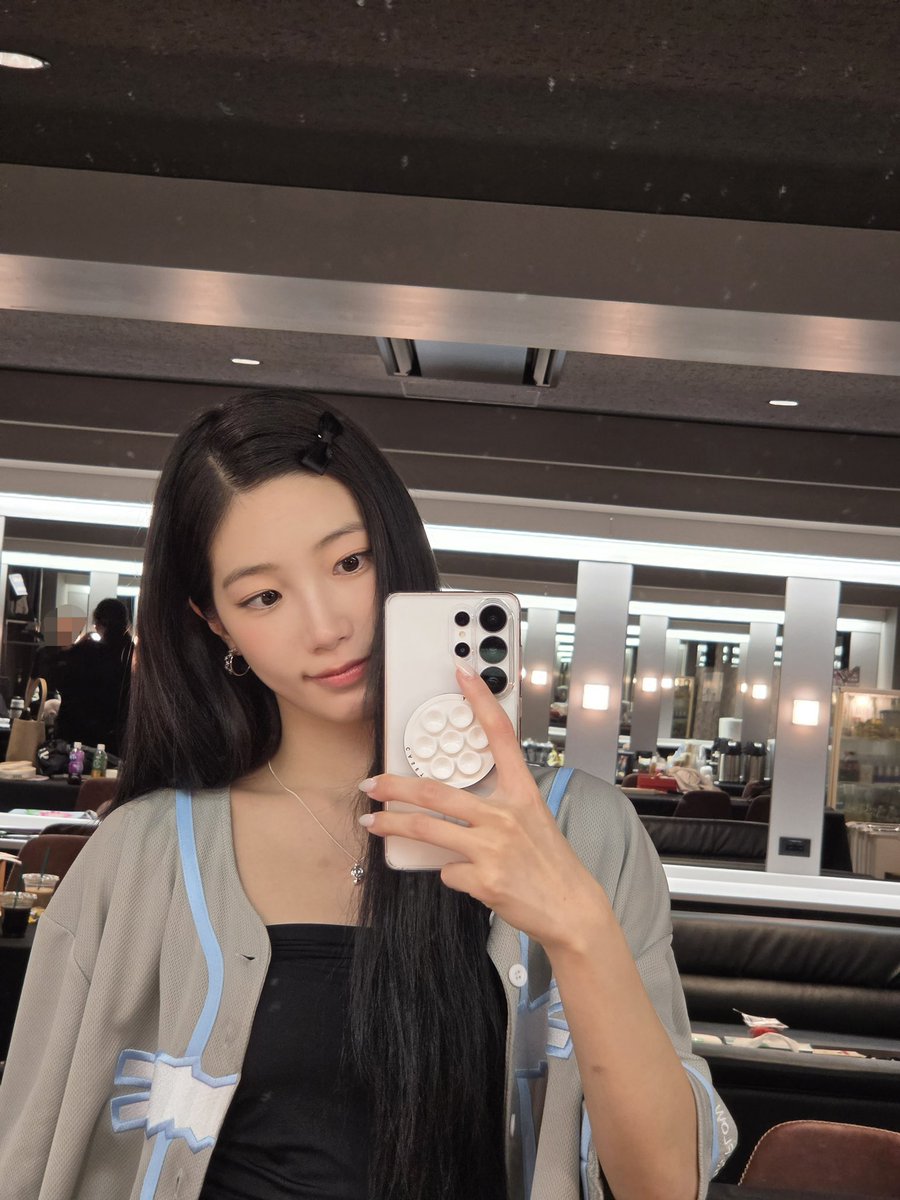 sserapics's tweet photo. #KAZUHA weverse dm update 

: I was so happy for three days!!
: I had a meal with the members and came
It’s so great that when you go on a tour, it blooms like this and you can meet it in person https://t.co/vD23K3Pqmu