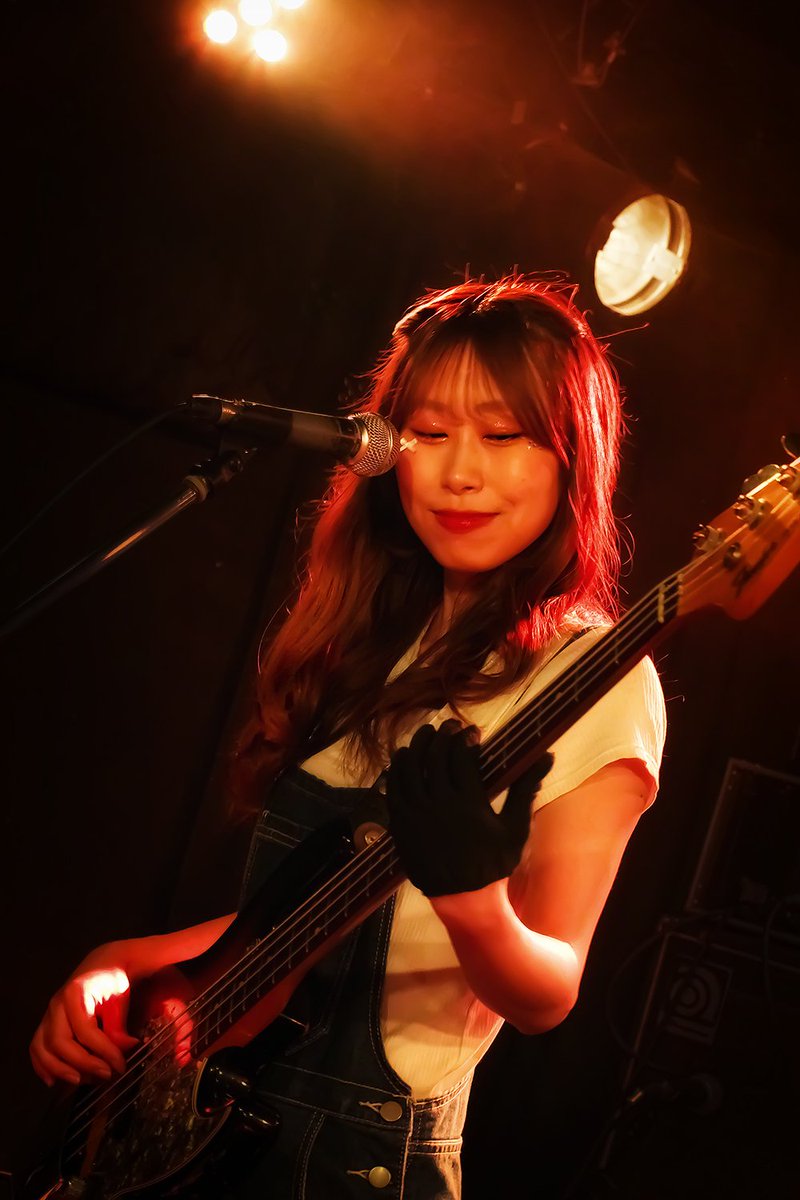 inaba_design's tweet photo. ガールズバンドyesANDのYu-yanとEnaさんのライブ写真はアップしてたけど、ベースのLaanaさんをアップしてなかったんで遅ればせながらドーゾ!😊✨
#yesAND #Laana #PENTAX #K3III #K33 #PENTAX_K3mkIII https://t.co/3UreNJou6d