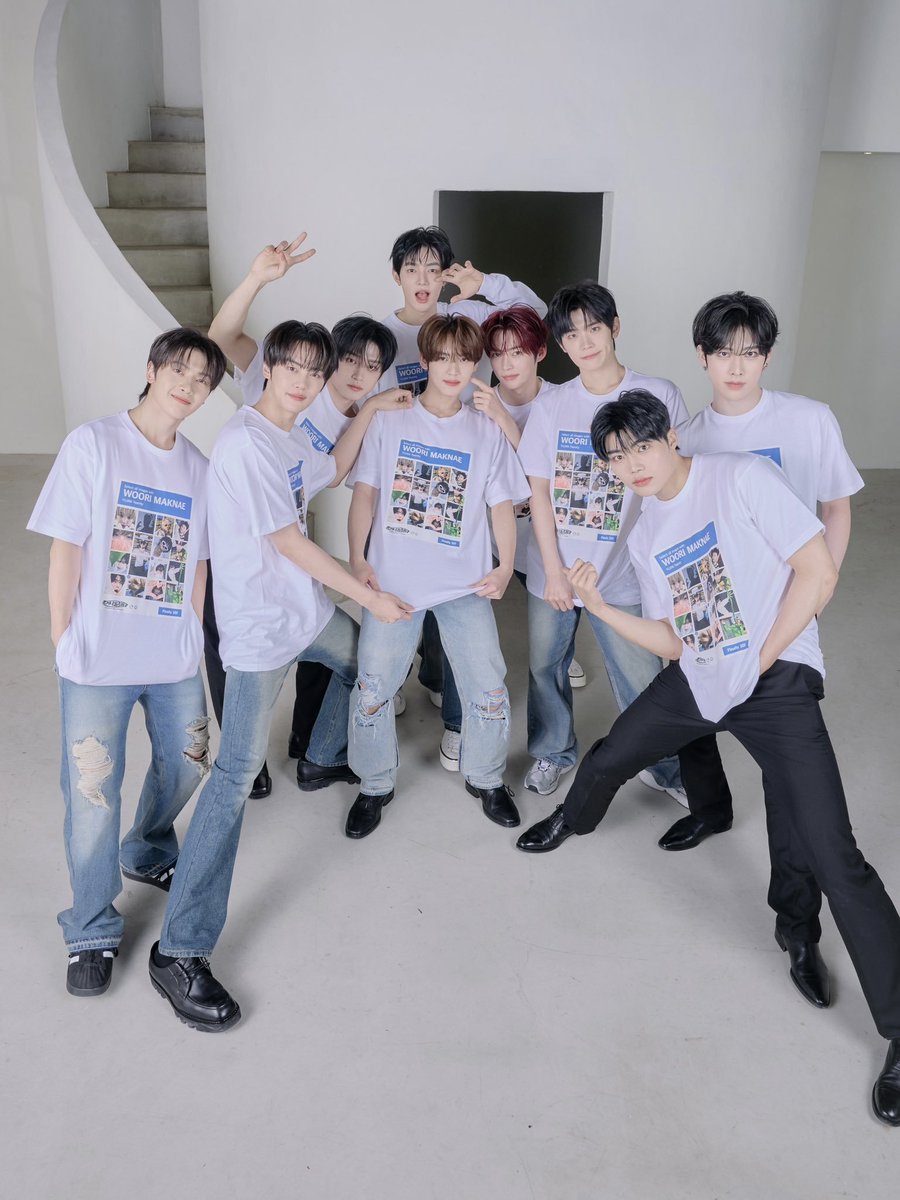 F5F98F07's tweet photo. 내 꽃다발 ㅈㅉ 예쁨💐 https://t.co/80lMyoB6GW
