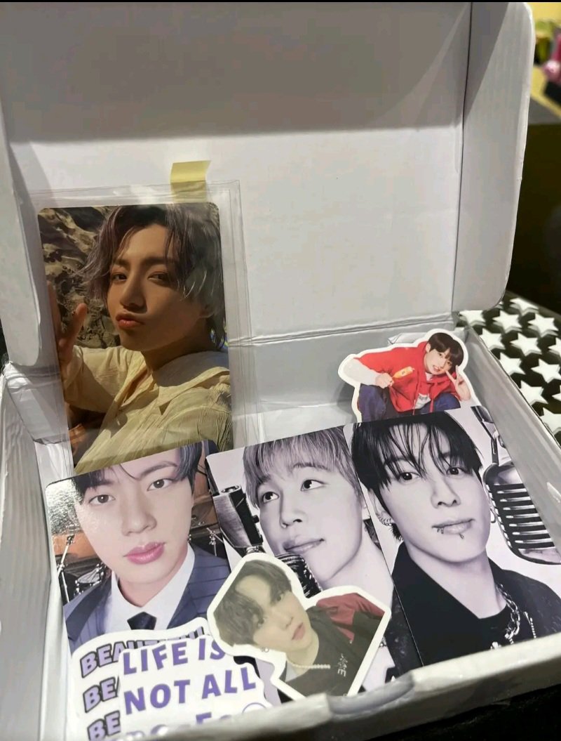 brigthbts_'s tweet photo. Feedback suuuper positivo para a Duda que me vendeu esse bicudo que eu queria tanto. Ela sempre muito atenciosa, e me enviou ele com segurança para a nova casinha. Obrigada linda, amei tudo 💖 @Duda_collector https://t.co/xhNmFeuHmv