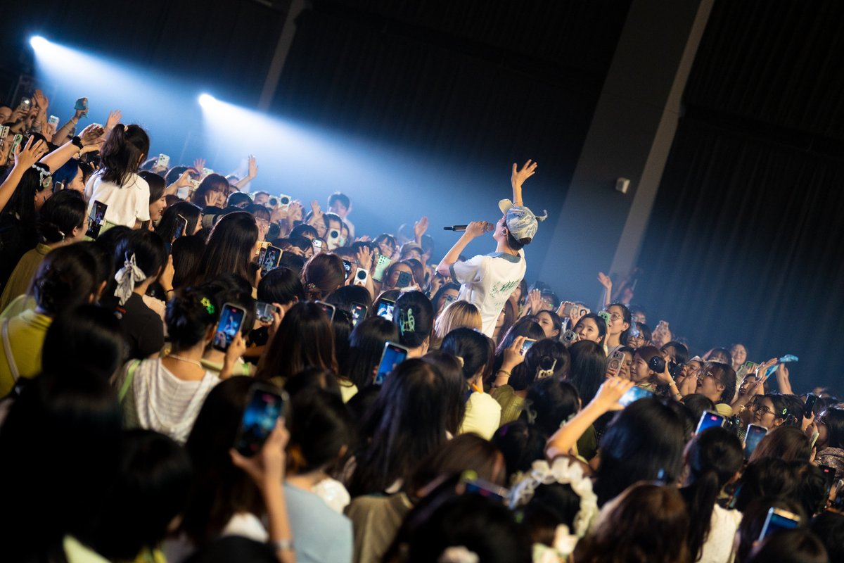 realTangBoYuan_'s tweet photo. 【20260801｜伯远FM0211电台】 

🔊คุณกำลังฟัง สถานีวิทยุกระจายเสียงป๋อหย่วน FM0211

2026.08.01
จับภาพไฮไลท์บนเวที
🌋伯远 2026「肆意盎然」巡回演唱会 杭州站 BOYUAN LIVE TOUR 2026
“LUSH” in CHENGDU

🔗https://t.co/oAVSJKhskB

#伯远肆意盎然巡回演唱会
#伯远 #BoYuan #ป๋อหย่วน https://t.co/58W9VfPlON