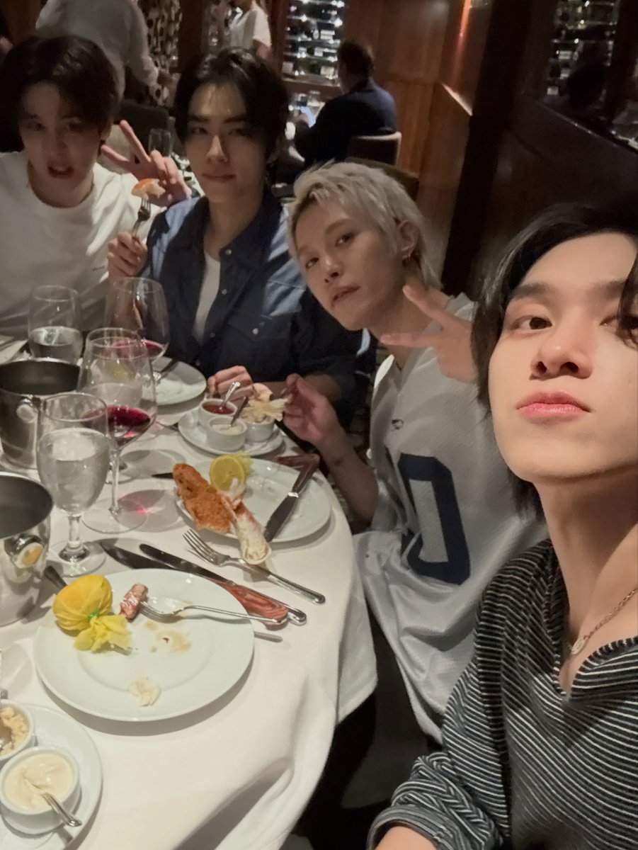 xiaojun_xdj's tweet photo. Hendery Instagram update

“NYC” https://t.co/YnQQmpyrki