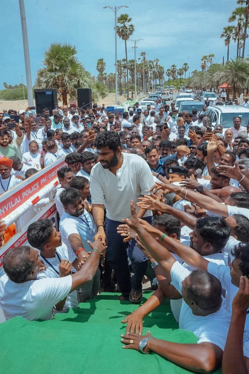 ravivedhadpi's tweet photo. Pic of the day ❤️ @annamalai_k மக்கள் தலைவர் 🚩🙏🏻 

#Annamalai https://t.co/rEXGgIMVUb