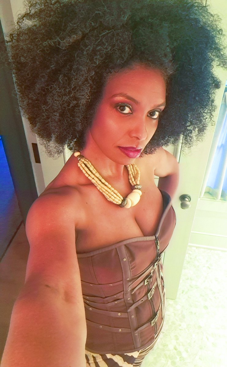 Jessie_Wagner's tweet photo. Had to keep it interesting at my Hamptons gig last night. #fashiongram #styleoftheday #jessiewagner #afrohair #giglife https://t.co/uNtfJXUaiP