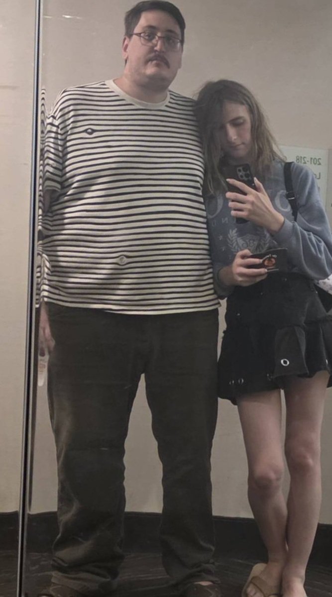signifyisdumb's tweet photo. Elevator reflection made me fuckin WIDE https://t.co/0OMueIrMDQ