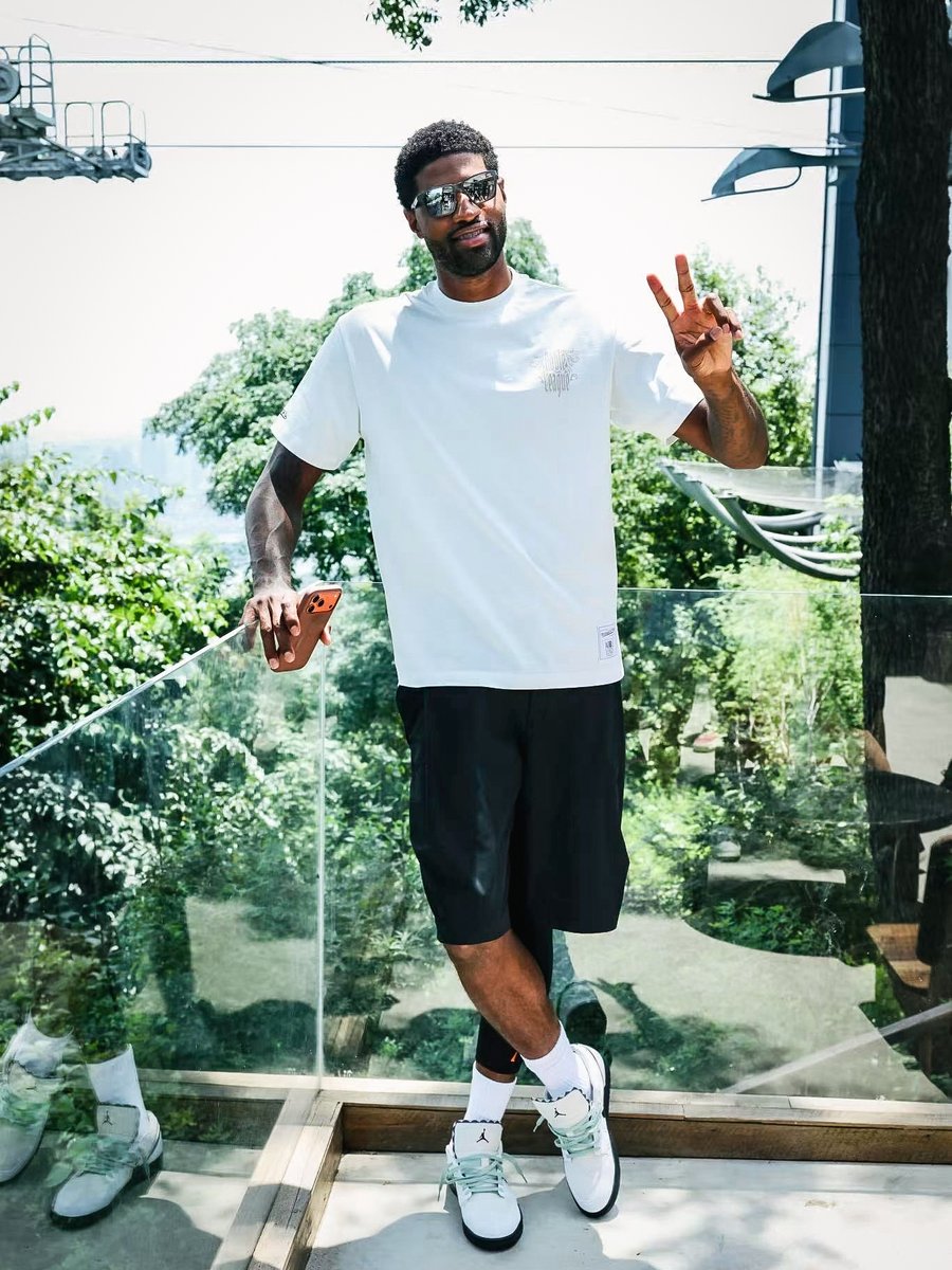 celtics's tweet photo. East Coast to East Asia ✈️🇨🇳

📍Chang Sha, Hunan https://t.co/bUSI7vmKrY