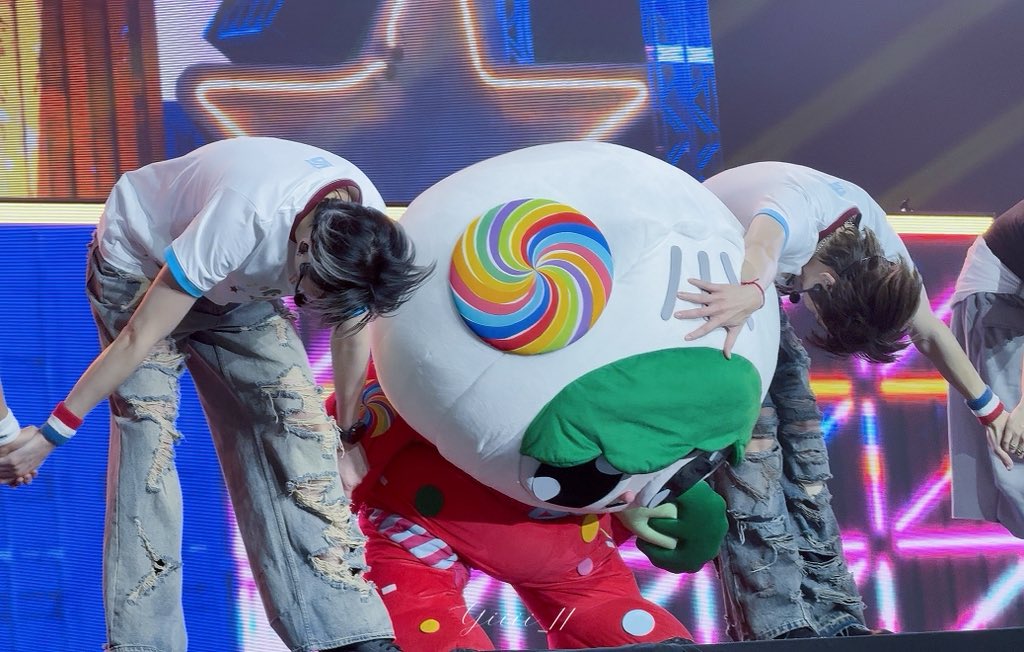 Z_zero210's tweet photo. น้อง Paody โดนปะป๊าปราบซะแล้ว555
@bb0un @Prem_space @paody_GMMTV 

#FFFPartyConcert2026
#BounPrem https://t.co/rkyCofUi9K