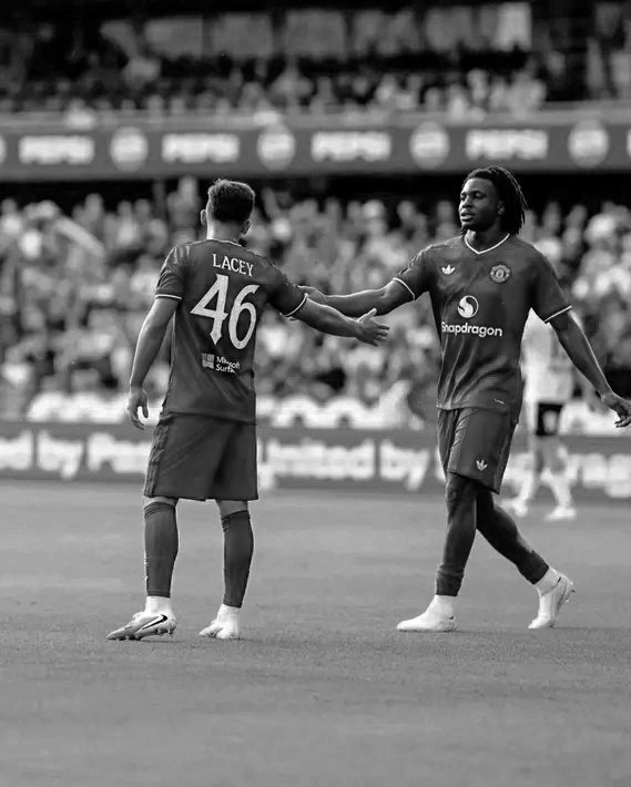unitedBnW's tweet photo. 🖤⚽

#mufc https://t.co/qbU8UuUvQc