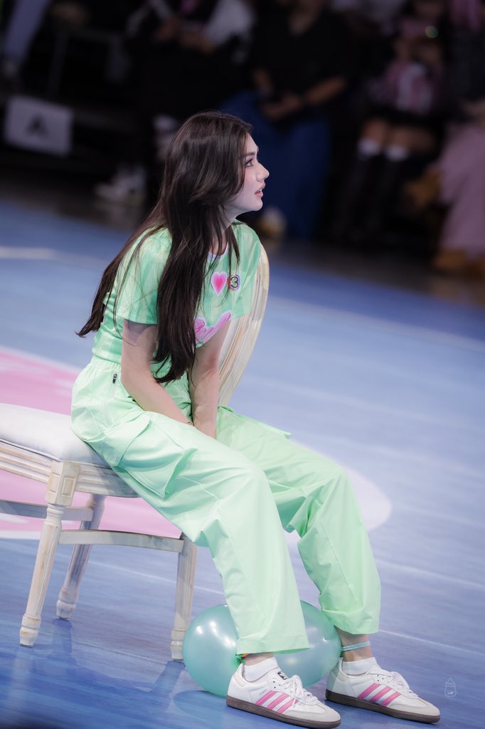 captain_np9's tweet photo. ไม่ชนะได้ไง พี่น่าเก็บครบทุกเก้าอี้เลย 🤣

#CH3GirlsCup2026
#lalinalena #ลีน่าลลินา https://t.co/2VrLCteFE5