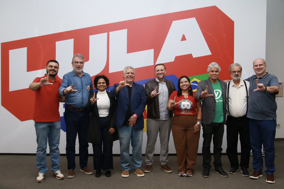 edinhosilva's tweet photo. É oficial: formalizamos Lula nosso candidato a Presidente e Alckmin, nosso vice!

Juntos, PT e os partidos aliados, nessa aliança histórica que vai trazer a reeleição de Lula! https://t.co/QmosKh9hpU