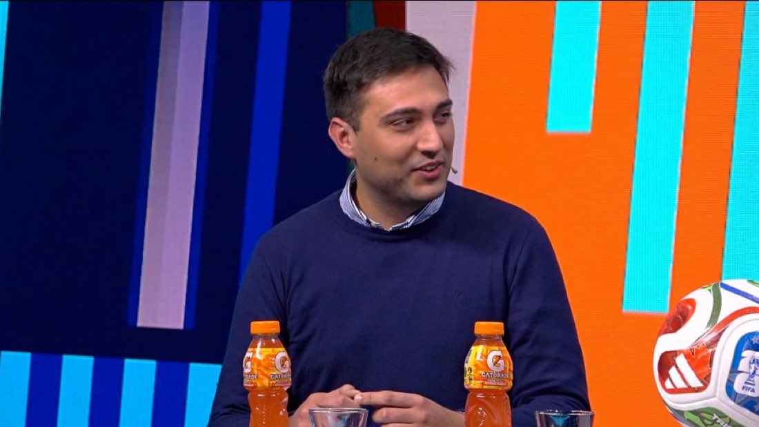 Buysan's tweet photo. 🗣️ “No está bien que el presidente de Peñarol se comunique a través de estados de WhatsApp. Nosotros proponemos cambios en la comunicación institucional”

Santiago Sánchez en el @Polideportivouy https://t.co/gDL55Ny032
